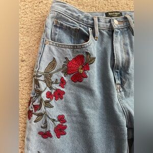 Juicy couture black label girlfriend embroidered jeans